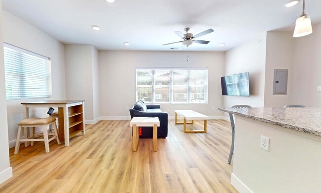 Photo - 305 W Washington