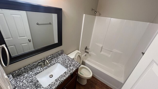 Photo - 4 Willow Oak Ln