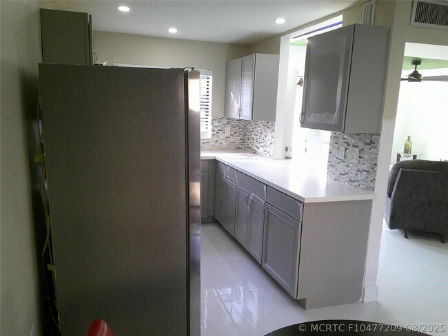 Photo - 3810 SW 52nd Ave