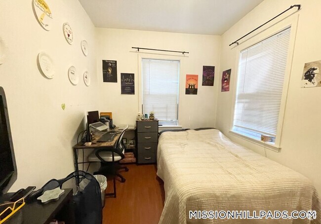 Building Photo - 93A Hillside St Rental