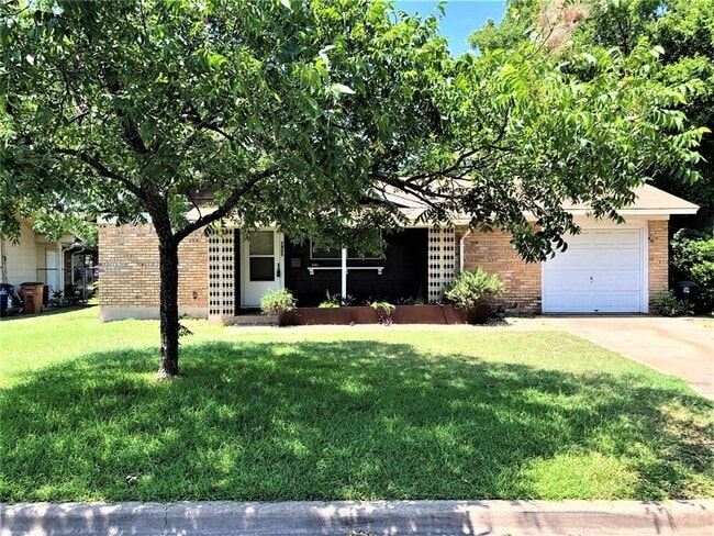 Photo - 1405 Kamar Dr