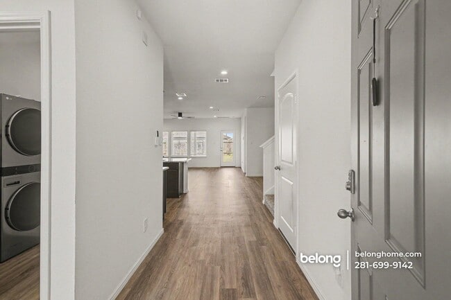 Photo - 21427 Hawthorne Pr Dr