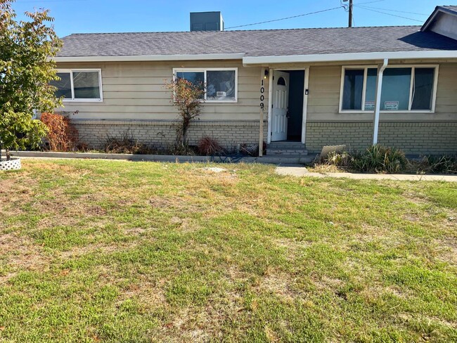 Building Photo - 1009 Avon Ct