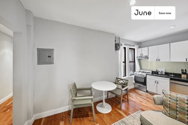 Photo - 23 E 109th St