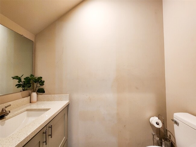 Photo - 5910 Shelburne St