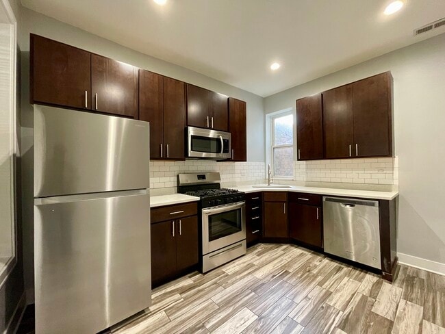 Building Photo - 4736 W Armitage Ave Unit #1