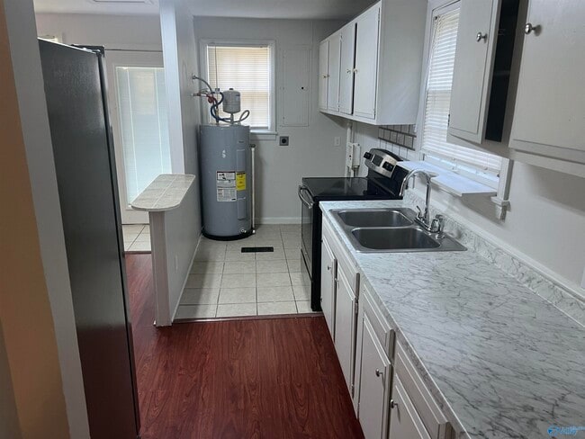 Photo - 807 Fairway Dr NW