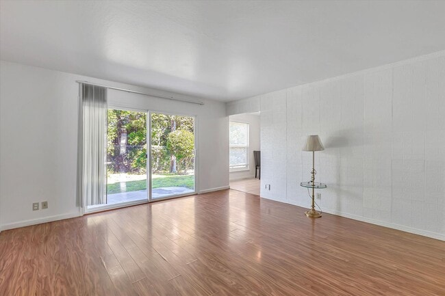 Photo - 972 Ponderosa Ave Unidad APT A