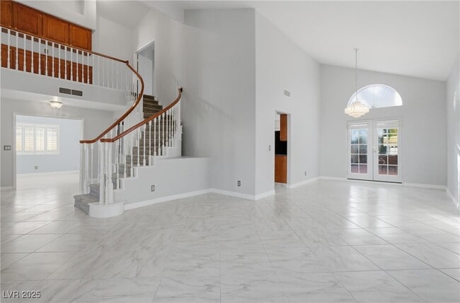 Photo - 2001 Madagascar Ln