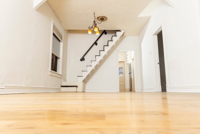 Photo - 825 Elati St