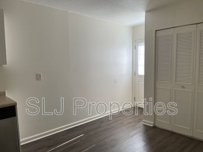 Photo - 9913 Lochwick Way