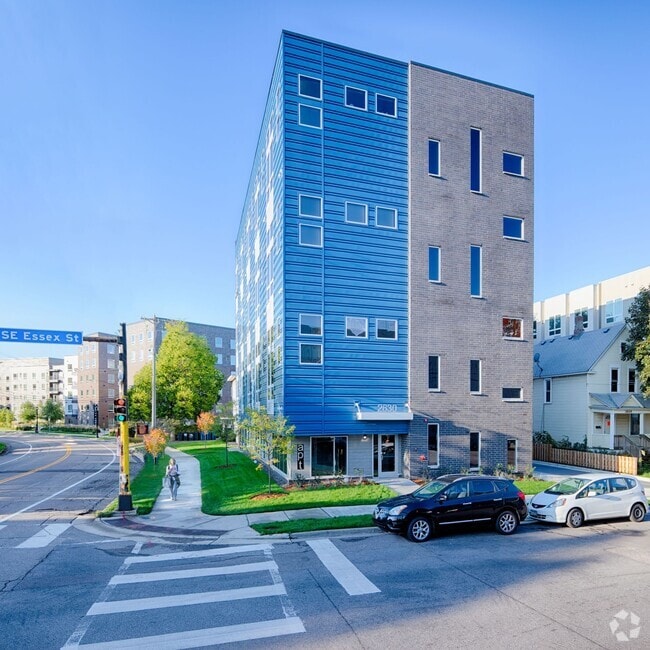 Building Photo - Apartments on Essex, U of M, Light Rail Unit 205