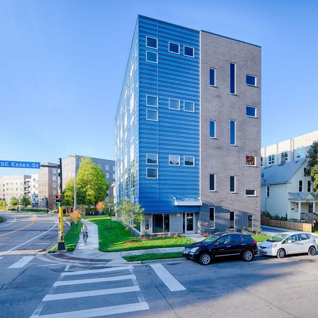 Building Photo - Apartments on Essex, U of M, Light Rail - ... Unit 210