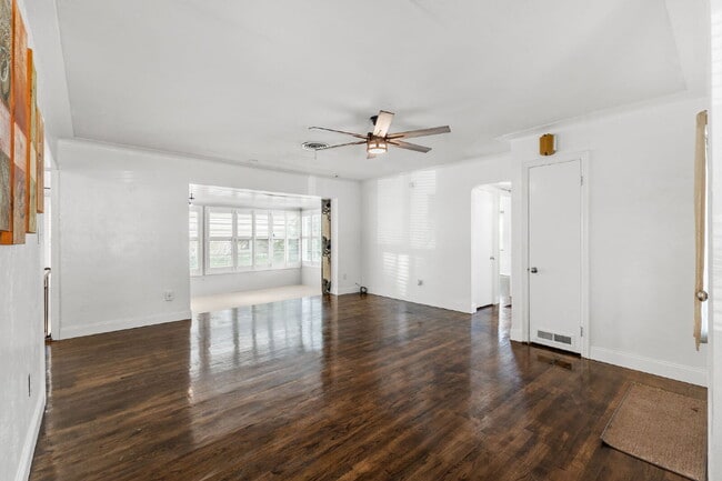 Photo - "Charming 3-Bed, 2-Bath Oasis in the Heart of Saint Petersburg – 1,366 Sq Ft of Comfort!"