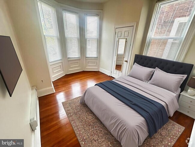 Building Photo - 1819 W Oxford St Unit C Rental