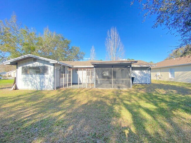 Photo - 2/2 home with garage - tile on inside with screened rear porch!