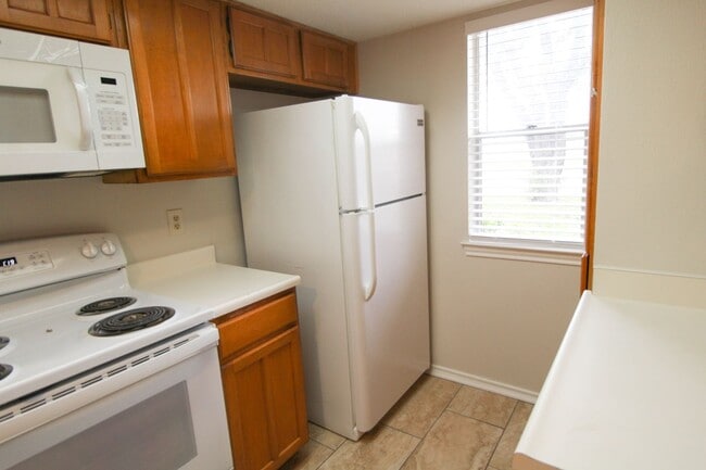 Photo - 945 Schertz Pkwy Unit 945 Schertz Parkway-  4