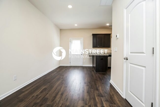 Photo - 3 Bedroom Pet-Friendly Home in La Vergne, TN with Main Street Renewal