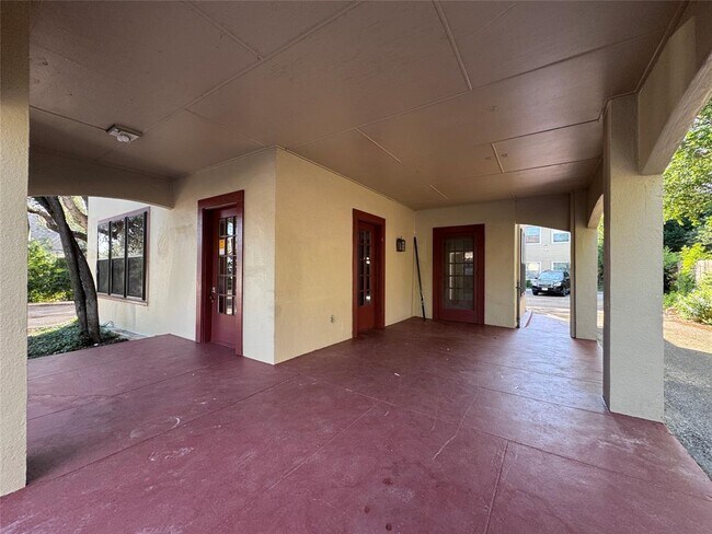 Photo - 410 Burleson St