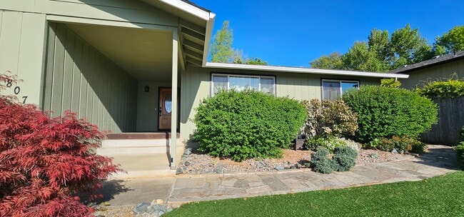 Photo - Single Family Home in NE Grants Pass with RV Parking