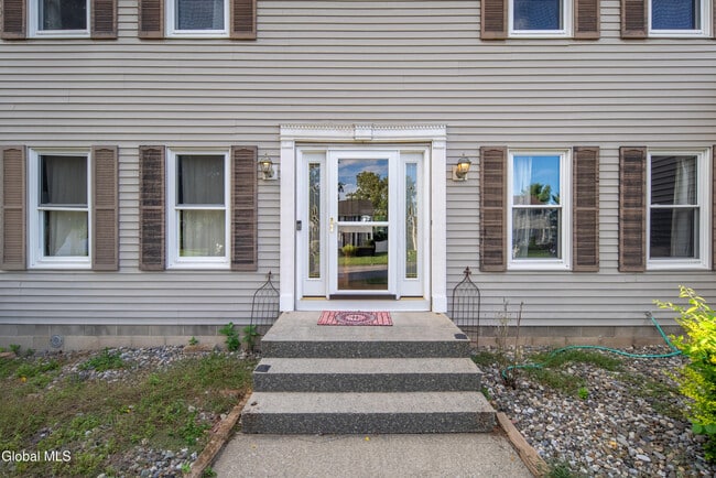 Photo - 31 Berkshire Dr
