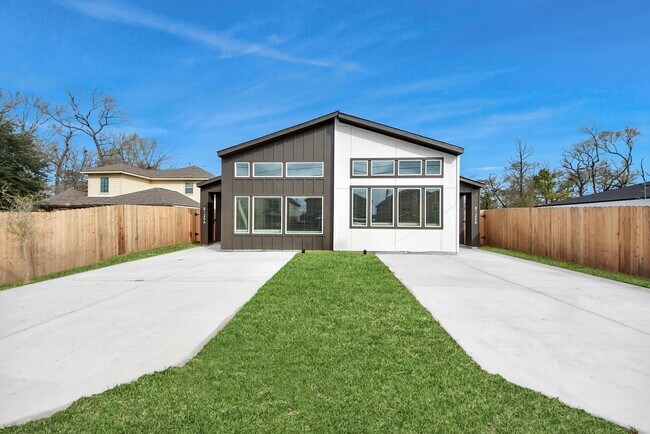 Photo - 8125 Cabot St