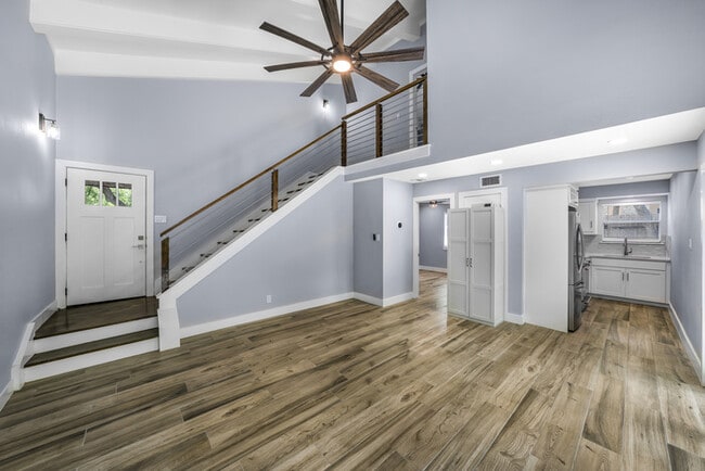 Building Photo - 1913 Lightsey Rd Unit B