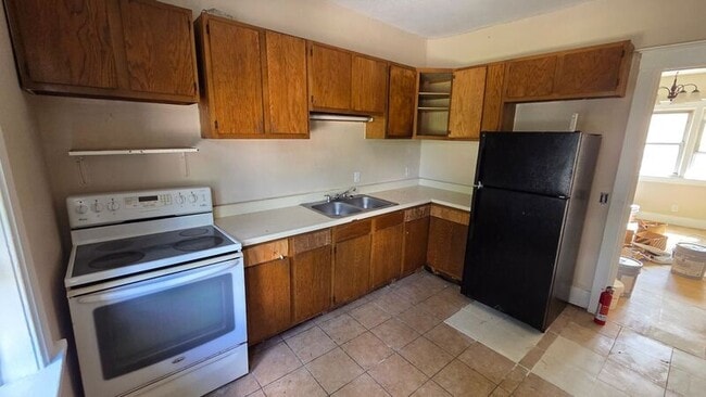Building Photo - 726-730-730 Genesee St Unit #3