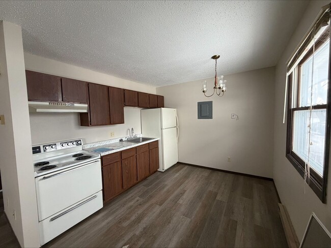 Building Photo - 928 1st Ave Unit 2