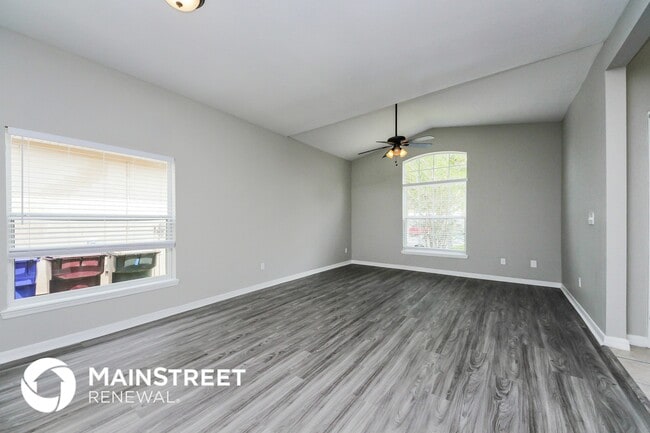 Photo - 2104 Justice Ln