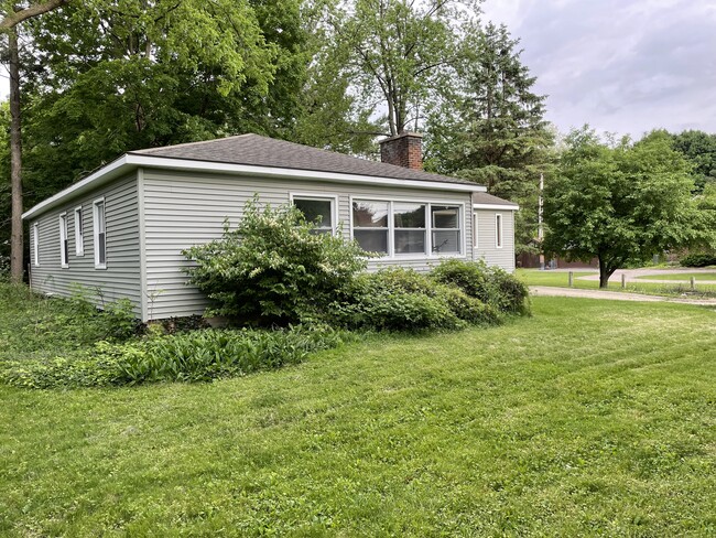 Home Front Yard - 196 N Hagadorn Rd House