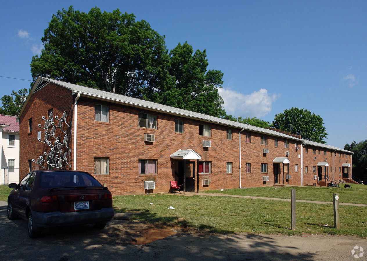 Photo - 725 Akron Dr Apartments