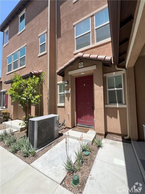 Building Photo - 712 N Ethan Way Rental