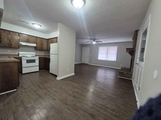 Photo - 2409 Amy Cir