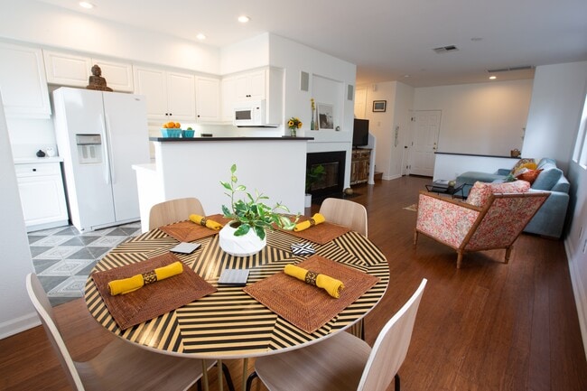 Photo - 593 Sweet Pea Pl