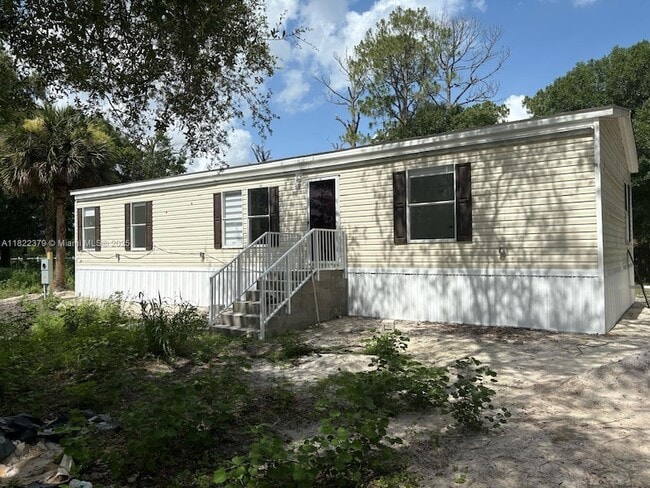 Photo - 720 N Riverside St Casa