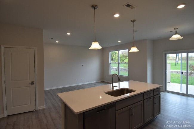 Photo - 105 Salt Springs Dr