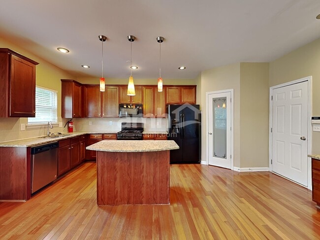Photo - 1380 Grey Rock Way