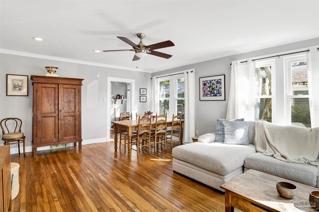 Building Photo - 1306 E Hernandez St