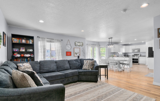Photo - Beautiful 5-Bedroom Home in Lehi