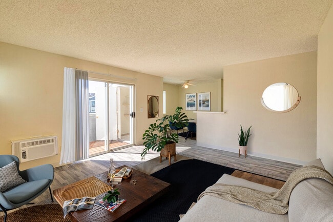 Villa Monterey Apartments