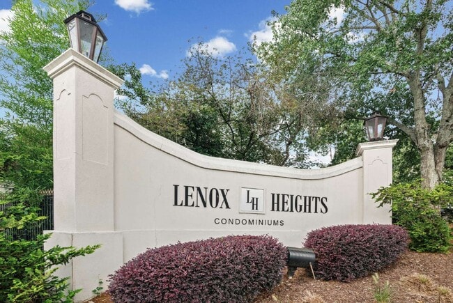 Photo - 3115 Pine Heights Dr NE