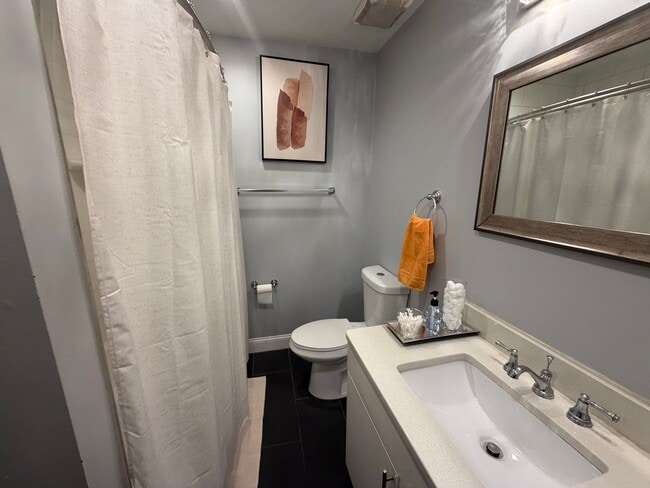 Photo - 1647 Holbrook St NE Unit 3