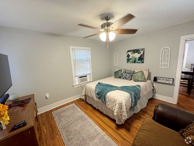 Building Photo - 2015 Beaver Ln Rental