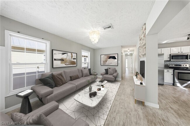 Photo - 286 Leawood Cir