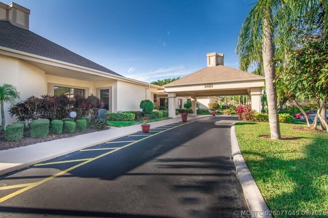 5355 10th Fairway Dr