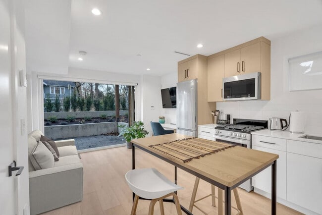 Photo - 3008 Manitoba St Unit ID1051773P