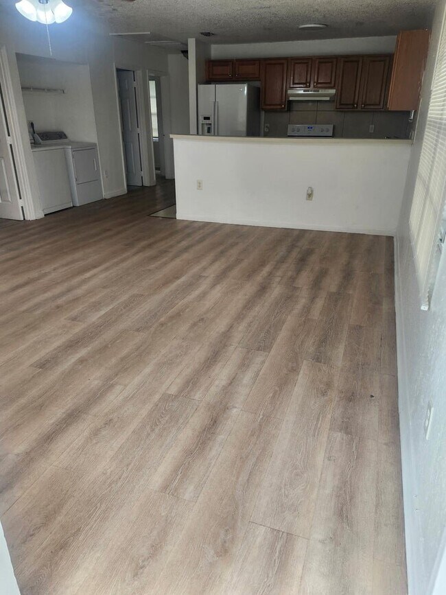 Photo - 1669 W 27th St