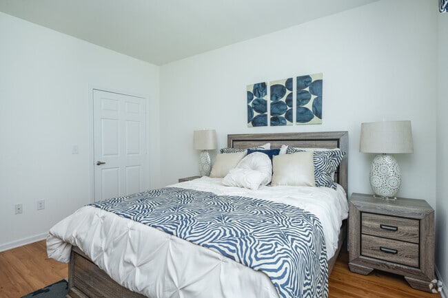 2BR, 2BA - 1253SF - Bedroom