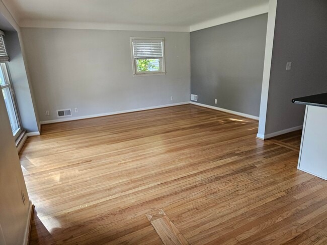 Photo - 14030 Elgin St